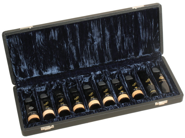 360_53_Etui_10_Tenor-Sax_Bassklarinetten_Mundstuecke_3_blau.jpg